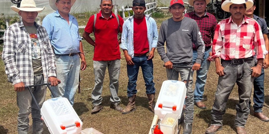 Entrega técnica de sembradoras Toros D7 en Ocotepeque